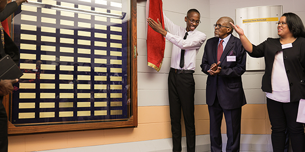 Dr Solomon Lefakane has become the first Wits alumnus to be inducted into the Engineering Wall of Fame Dr Solomon Lefakane has become the first Wits alumnus to be inducted into the Engineering Wall of Fame